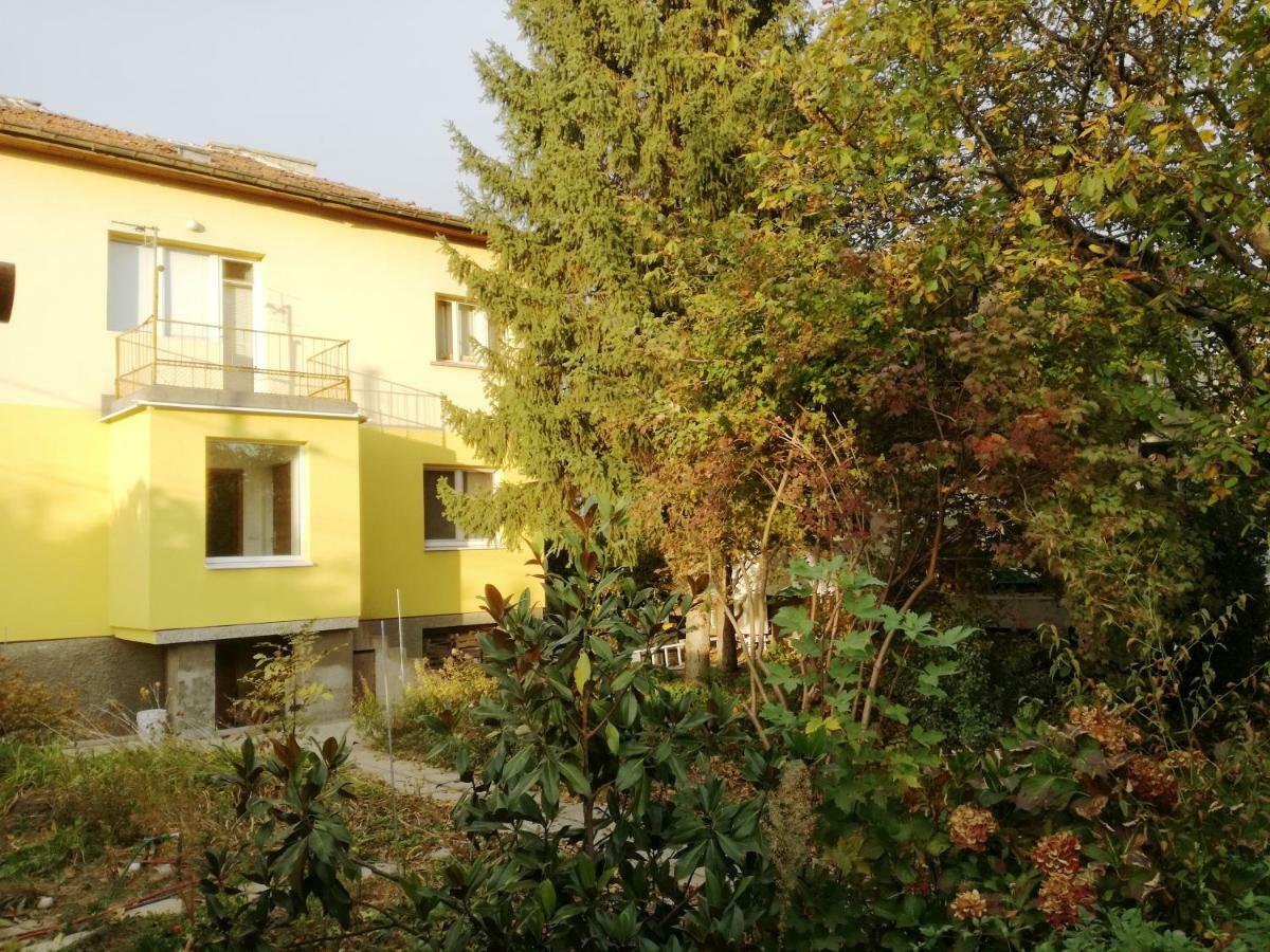Стаи за гости Дом Градина Вита / Guest Rooms “House Vita Garden” София Екстериор снимка