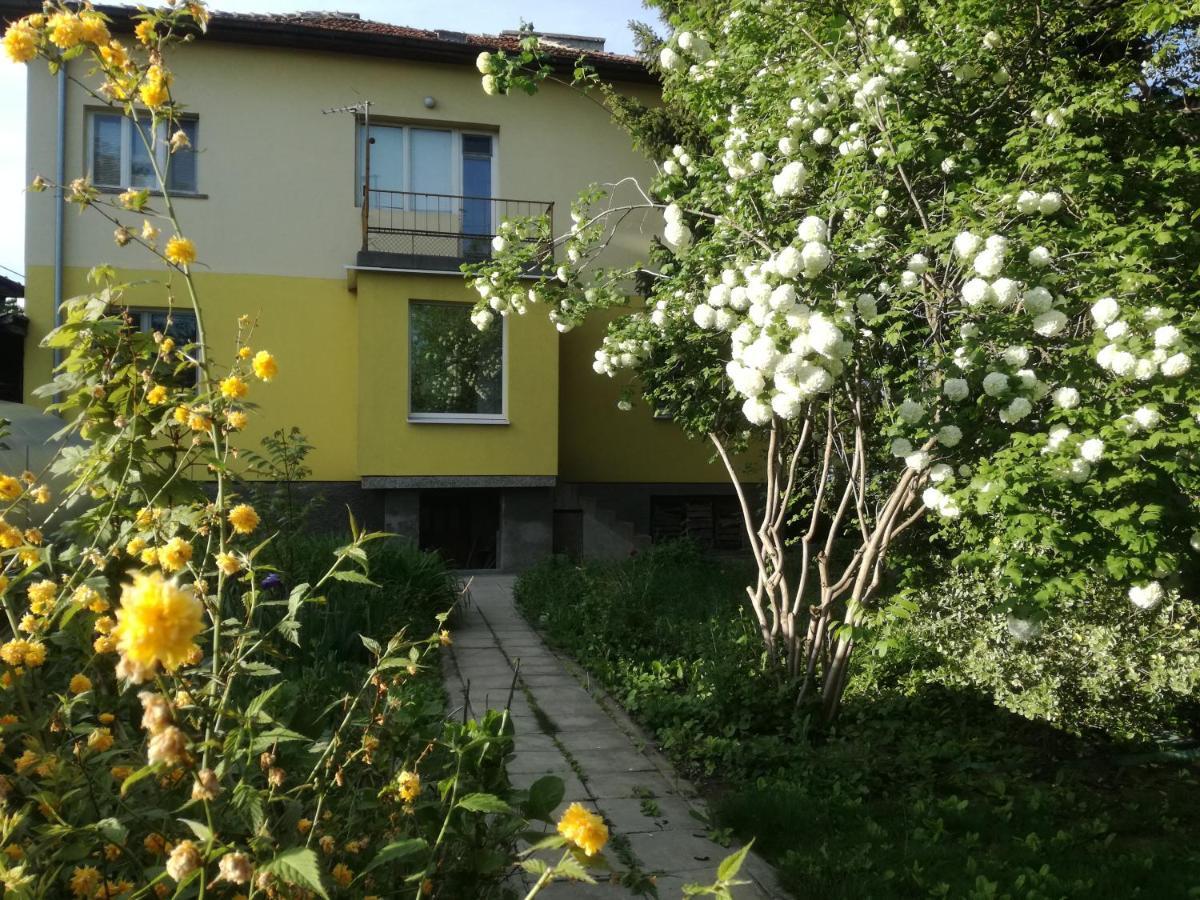 Стаи за гости Дом Градина Вита / Guest Rooms “House Vita Garden” София Екстериор снимка