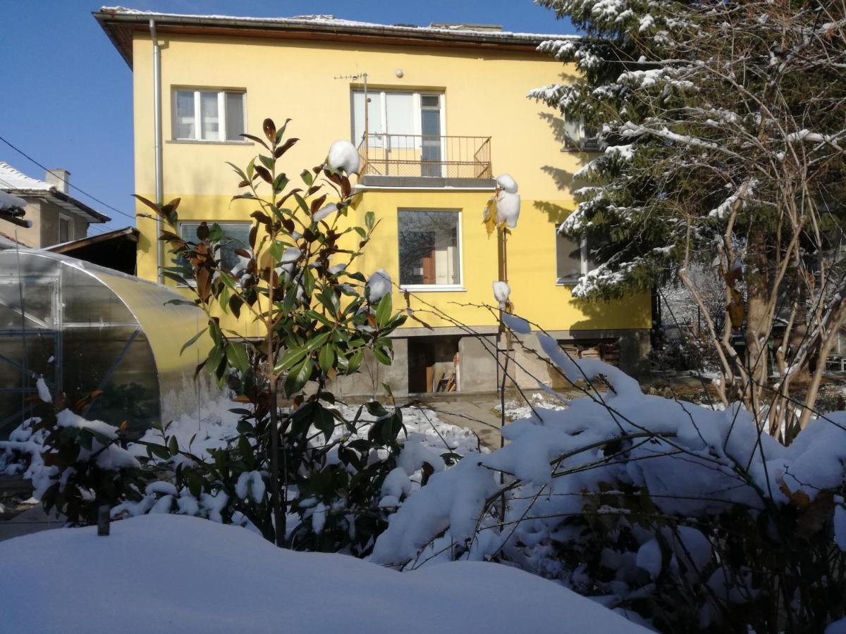 Стаи за гости Дом Градина Вита / Guest Rooms “House Vita Garden” София Екстериор снимка